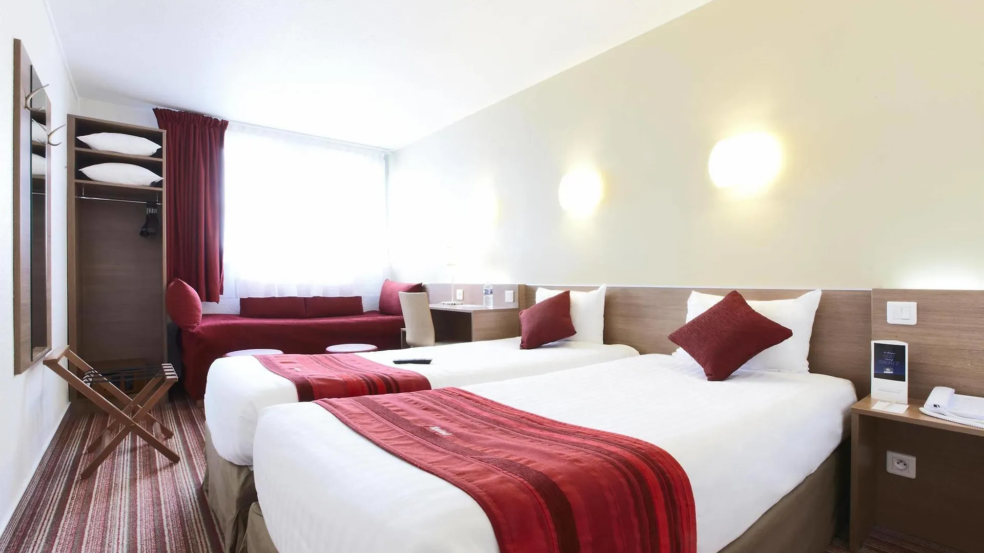 Campanile Paris 12 - Bercy Village 3*,  France