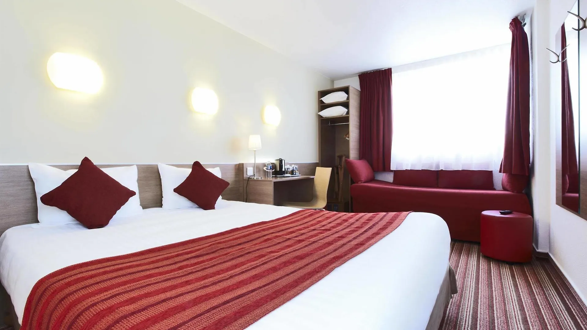 Campanile Paris 12 - Bercy Village 3*,